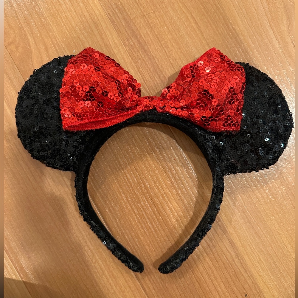 Disneyland sequin Minnie Mouse ears
